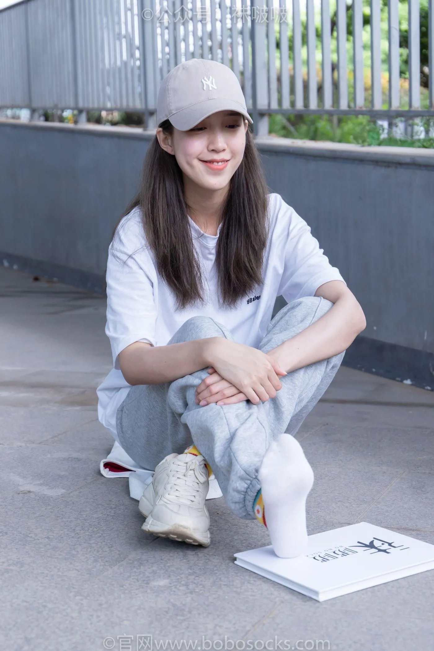 [BoBoSocks袜啵啵]NO.012 泡芙-运动鞋、白棉袜、裸足 [132P]插图9